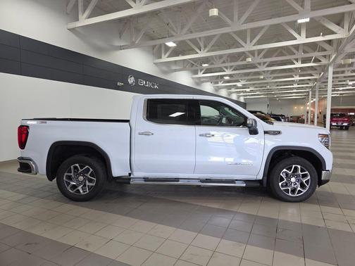Glacier White Tricoat 2026 GMC Sierra 1500 SLT