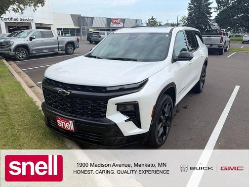 Iridescent Pearl Tricoat 2024 Chevrolet Traverse RS