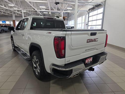 White Frost Tricoat 2023 GMC Sierra 1500 SLT