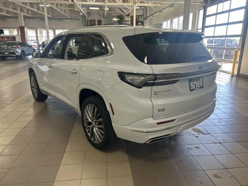 iridescent white tricoat 2026 Buick Enclave Avenir