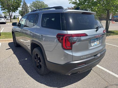 Sterling Metallic 2023 GMC Acadia AWD AT4