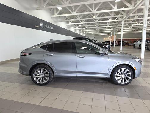 Moonstone Gray Metallic 2026 Buick Envista Avenir FWD