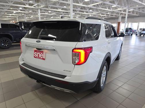 Oxford White 2021 Ford Explorer XLT