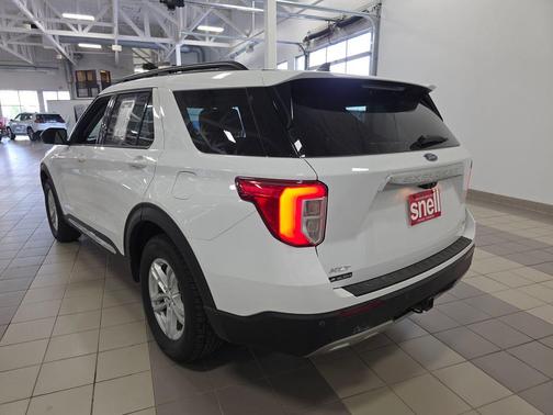 Oxford White 2021 Ford Explorer XLT