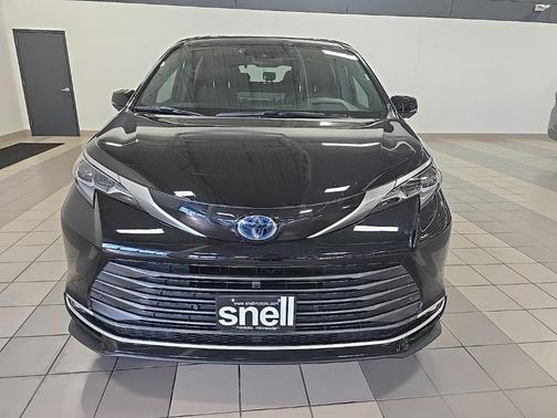 2025 Toyota Sienna Platinum 7 Passenger