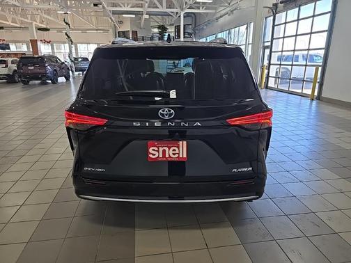 2025 Toyota Sienna Platinum