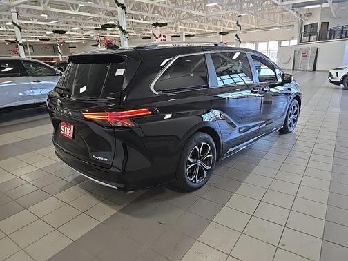 2025 Toyota Sienna Platinum