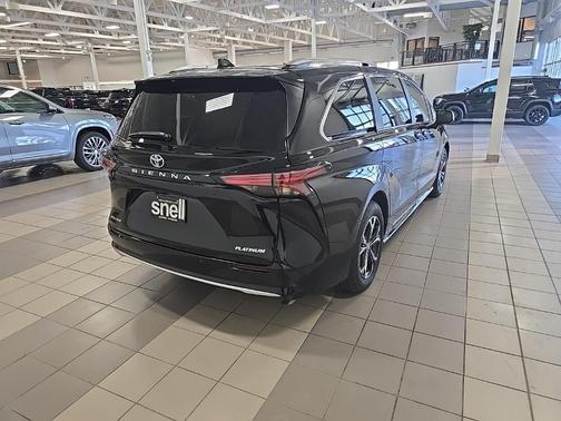 2025 Toyota Sienna Platinum 7 Passenger
