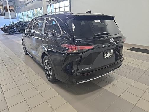 2025 Toyota Sienna Platinum 7 Passenger