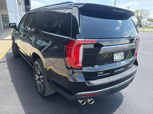 Onyx Black 2024 GMC Yukon XL 4WD AT4
