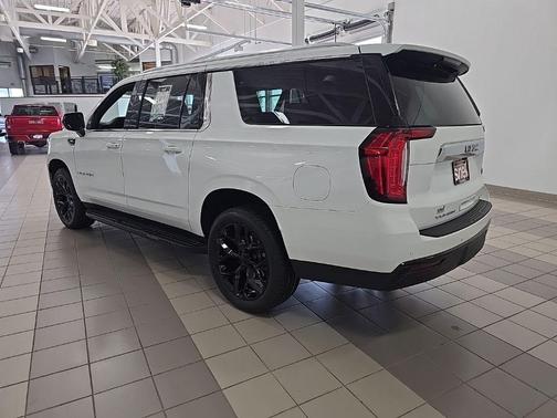 Summit White 2023 GMC Yukon XL SLE