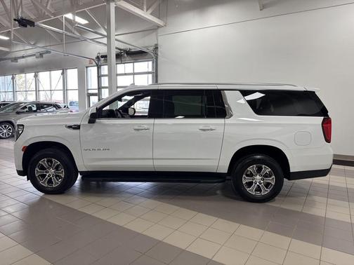 Summit White 2023 GMC Yukon XL SLE