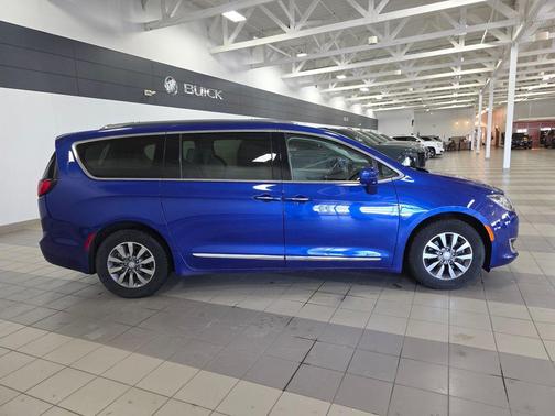 2020 Chrysler Pacifica Touring-L Plus