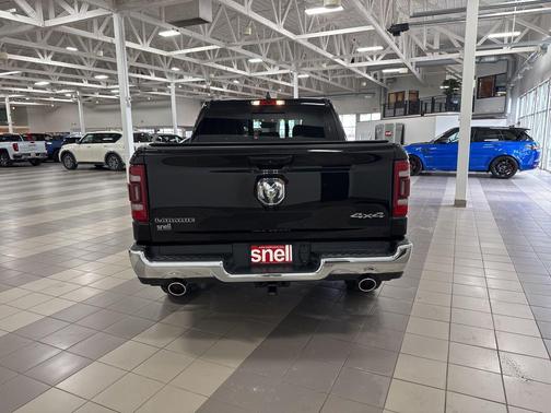 Diamond Black Crystal Pearlcoat 2023 RAM 1500 Laramie