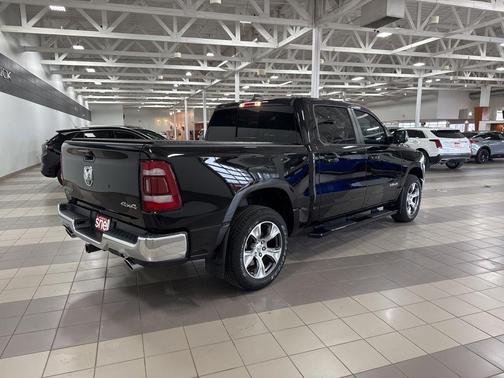 Diamond Black Crystal Pearlcoat 2023 RAM 1500 Laramie