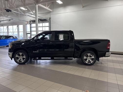 Diamond Black Crystal Pearlcoat 2023 RAM 1500 Laramie