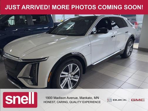 Crystal White Tricoat 2024 Cadillac LYRIQ Tech