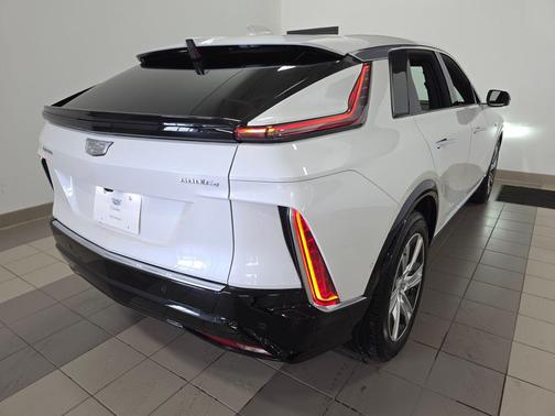 Crystal White Tricoat 2024 Cadillac LYRIQ Tech