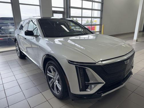 Crystal White Tricoat 2024 Cadillac LYRIQ Tech