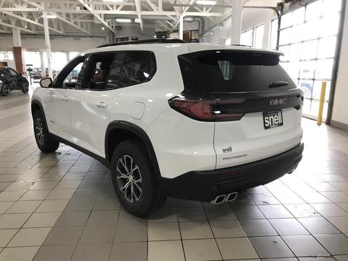 2026 GMC Acadia AWD AT4