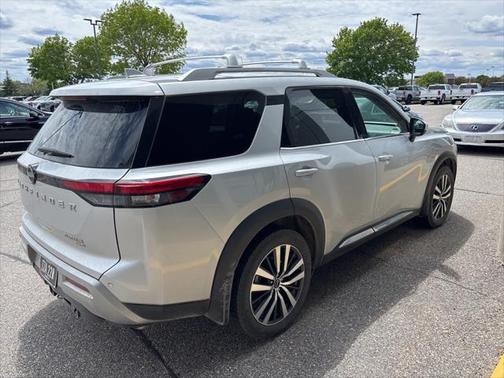 2022 Nissan Pathfinder Platinum 4WD