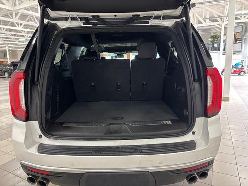 White Frost Tricoat 2023 GMC Yukon XL Denali
