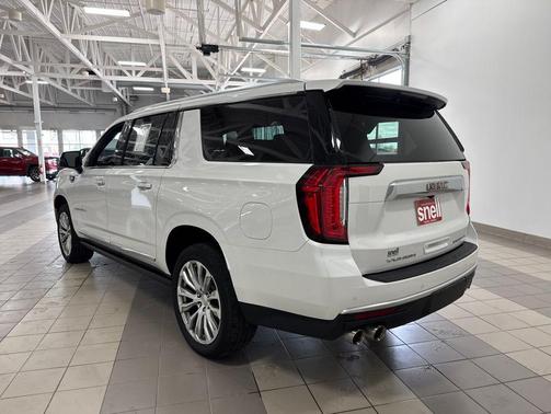 White Frost Tricoat 2023 GMC Yukon XL Denali