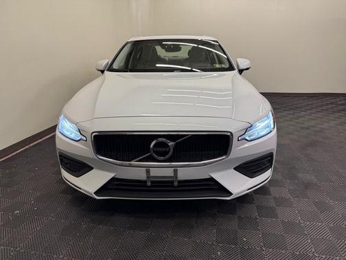 2021 Volvo S60 T6 Momentum