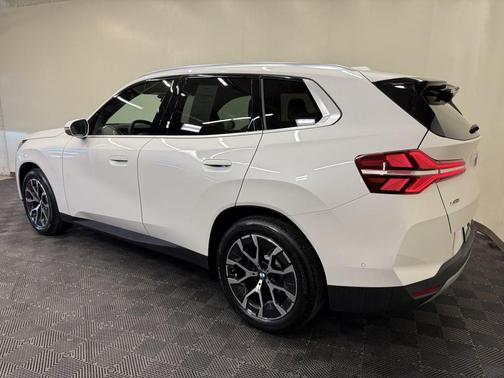 Mineral White Metallic 2025 BMW X3 30 xDrive