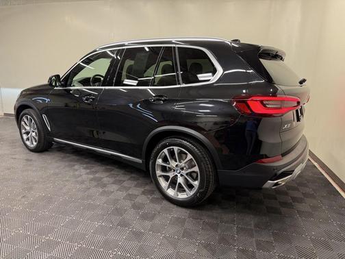 Black Sapphire Metallic 2023 BMW X5 xDrive40i