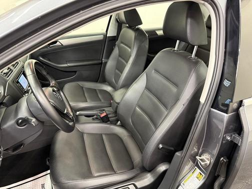 2015 Volkswagen Jetta Auto SE w/Connectivity/Navigation