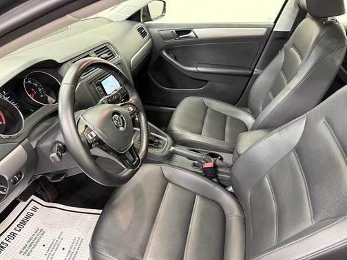 2015 Volkswagen Jetta Auto SE w/Connectivity/Navigation