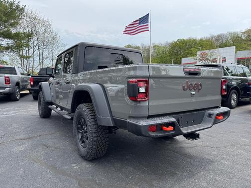 Gray 2022 Jeep Gladiator Mojave