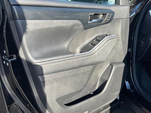Midnight Black Metallic 2022 Toyota Highlander Hybrid Bronze Edition