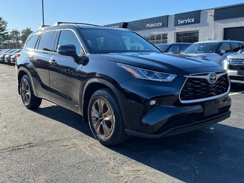 Midnight Black Metallic 2022 Toyota Highlander Hybrid Bronze Edition