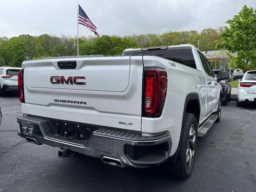 White 2023 GMC Sierra 1500 SLT