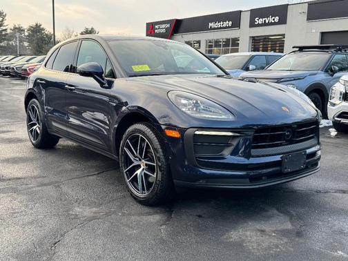 Night Blue Metallic 2023 Porsche Macan