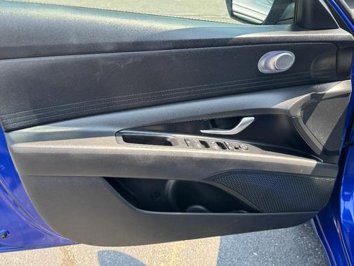 Intense Blue Pearl 2025 Hyundai ELANTRA SE