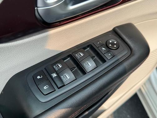 White 2020 Chrysler Pacifica Limited