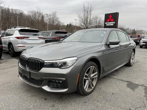 Gray 2019 BMW 740 i xDrive