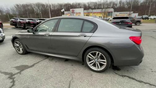 Gray 2019 BMW 740 i xDrive