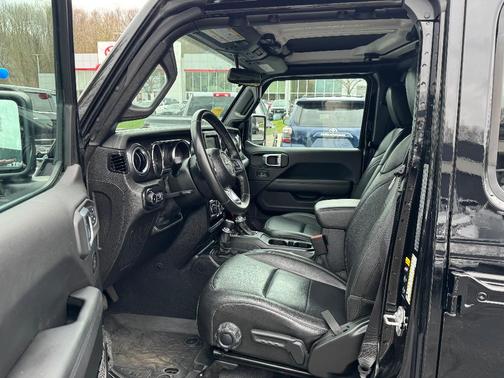 Black Clearcoat 2021 Jeep Wrangler Unlimited Sahara