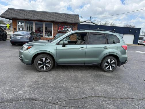 Jasmine Green Metallic 2017 Subaru Forester 2.5i Premium