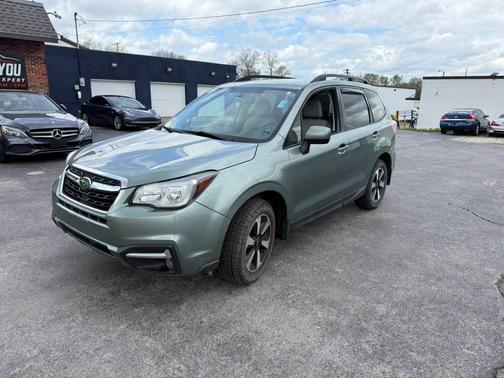 Jasmine Green Metallic 2017 Subaru Forester 2.5i Premium