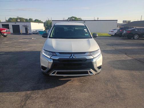 Pearl White 2020 Mitsubishi Outlander SP