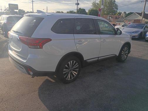Pearl White 2020 Mitsubishi Outlander SP