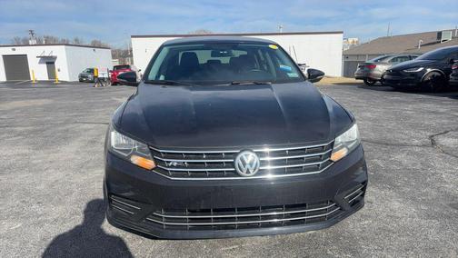 2017 Volkswagen Passat 1.8T R-Line w/Comfort