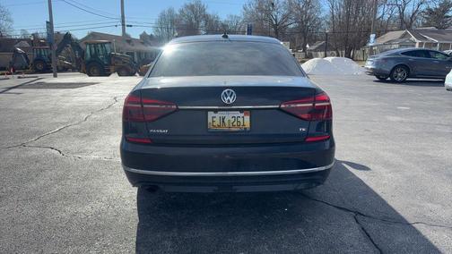 2017 Volkswagen Passat 1.8T R-Line w/Comfort