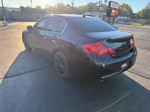 Black Obsidian 2015 INFINITI Q40 Base