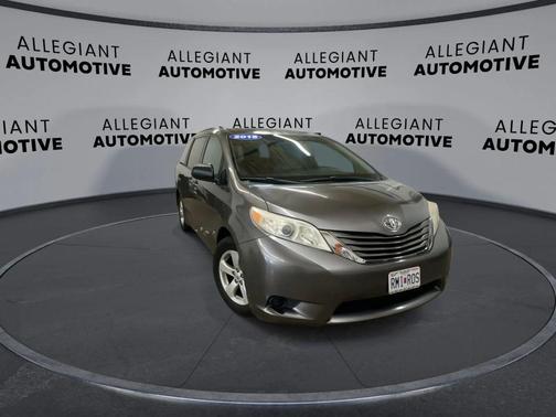 2015 Toyota Sienna LE